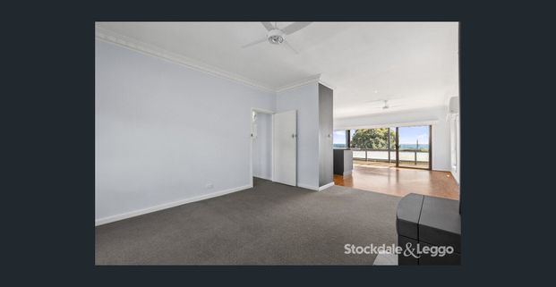 Captivating 2-Bedroom House with Scenic Water Views - Photo 1