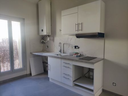 Location Appartement 1 pièce 39m² SETE 34200 - Photo 4