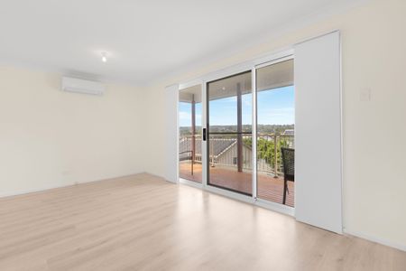 Versatile Family Home with 4 Bedrooms & Dual Kitchens - Photo 4