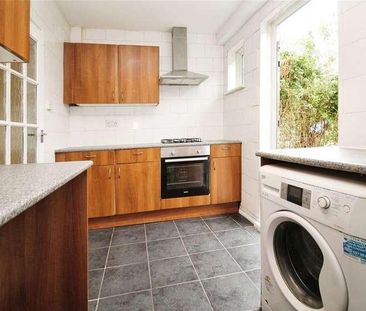 Crescent Road, Dagenham, RM10 - Photo 2