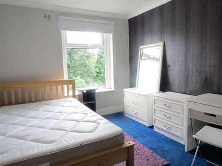 Bedroom Detached House In Charminster, BH8 - Photo 3