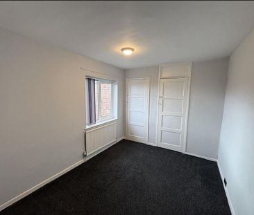 2 bedroom semi-detached house to rent - Photo 3