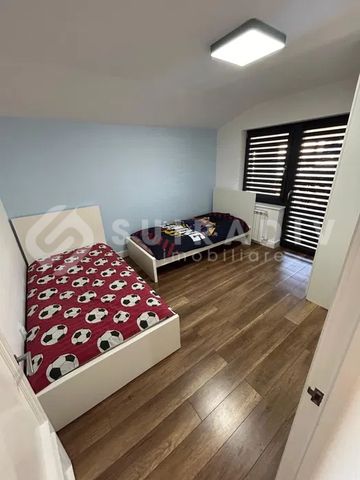 Casa de inchiriat cu 5 camere, 3 bai, curte in Dezmir - Fotografie 3