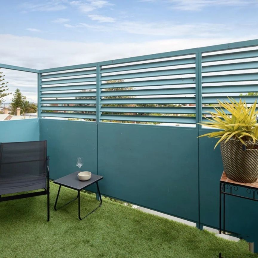 Beautifully Transformed European Style Studio - FURNISHED - Photo 1