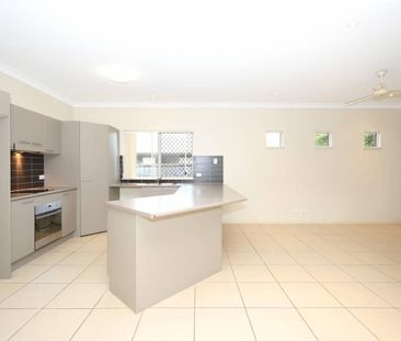 Large Three Bedroom Home with Side Access - Close to Trinity Anglic... - Photo 6