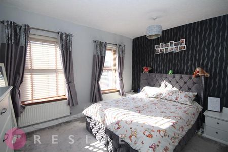 3 bedroom terraced house to rent - Photo 4