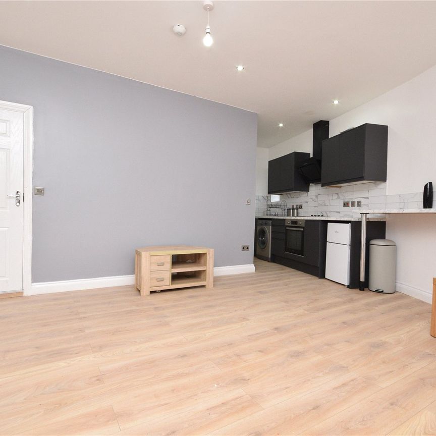 20-22, Elland Road, Churwell, Morley, Leeds, LS27 7SS - Photo 1