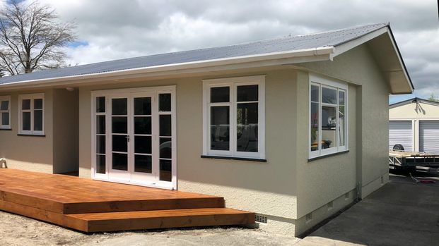 Private sunny 3 bedroom home - Photo 1