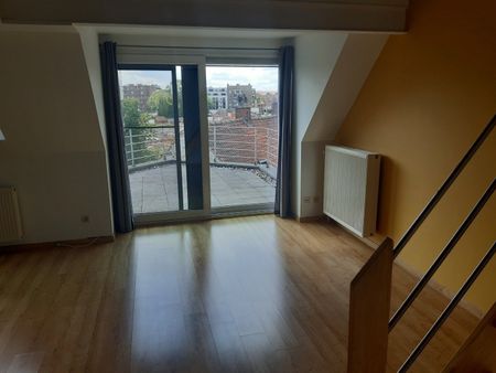 Dakappartement met aangenaam zonneterras. - Photo 2