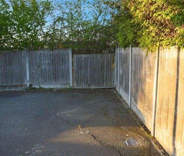 Bell Close, Laindon, Basildon, Essex, SS15 - Photo 3