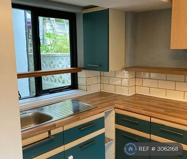 3 bedroom terraced house to rent - Photo 6