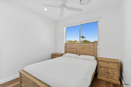 MODERN THREE BEDROOM PLUS STUDY TWO LEVEL HOME - Photo 5