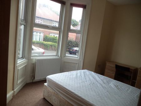 3 bedroom ground floor flat to rent - Photo 3
