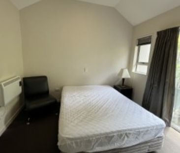 One bedroom, with own ensuite - Photo 4