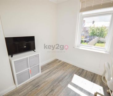 3 bedroom end of terrace house to rent - Photo 1