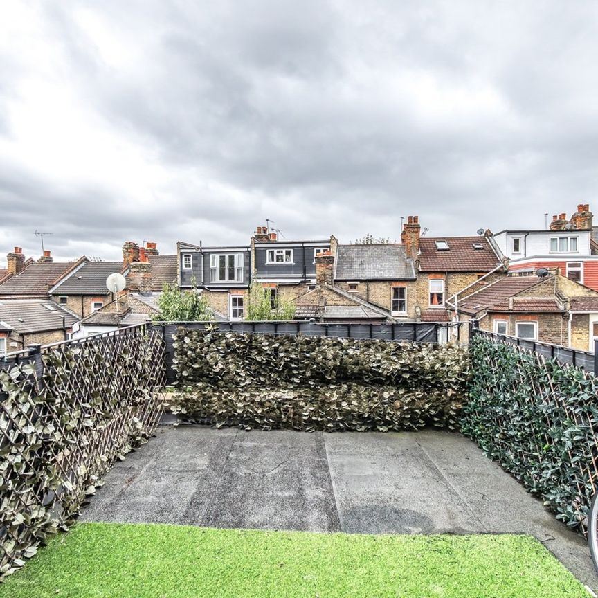 Room in a Shared House, Lea Bridge Road, E5 - Photo 1