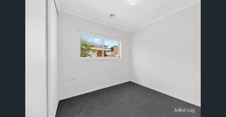 Contemporary Comfort Meets Easy Living in Bentleigh - Photo 5