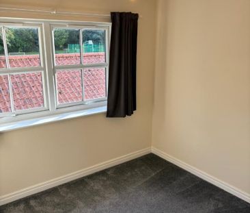 2 bedroom Flat To Let - Photo 1