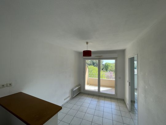 Location Appartement 2 pièces 32m² LA ROQUE D ANTHERON 13640 - Photo 1
