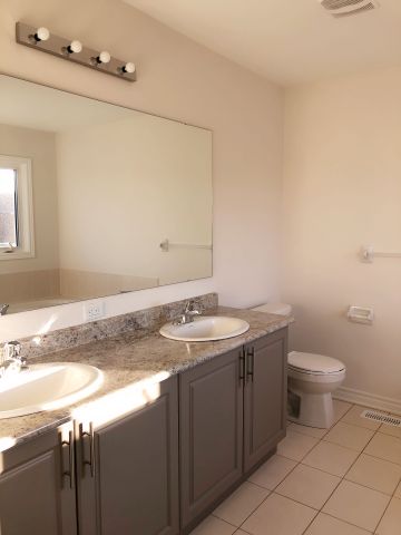 For Lease - 27 Palace Street, Thorold, Ontario - Photo 3