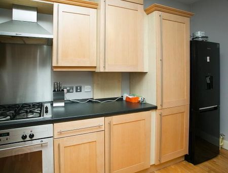 E.4.1 Whitehall Square Penthouse, Lisburn Road, Belfast, BT12 5EG - Photo 3