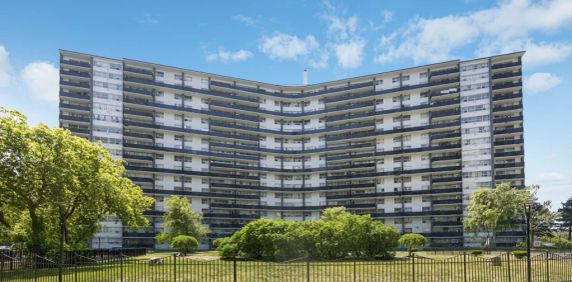 Champlain Towers - Photo 2