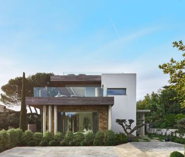 Antibes, villa contemporaine avec vue mer – 5 chambres – Toit-terra... - Photo 3