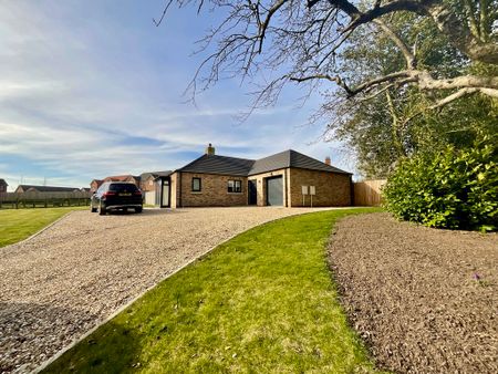 3 bedroom Detached Bungalow to let - Photo 5