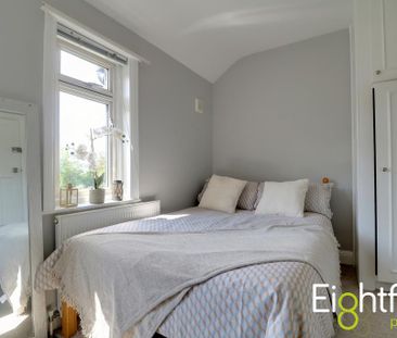 4 bedroom terraced house to rent - Photo 5