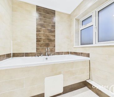 End of terrace house to rent - Photo 4