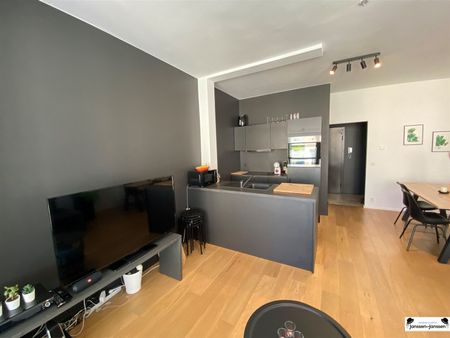Mooi afgewerkt 2 slaapkamer appartement op en top locatie in Antwerpen - Photo 3