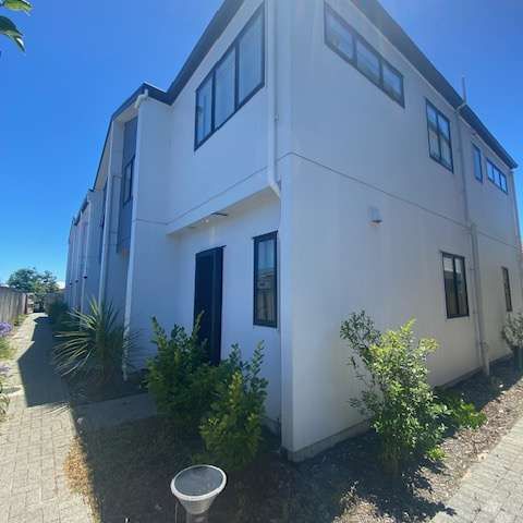 Terrific Townhouse. - Photo 1