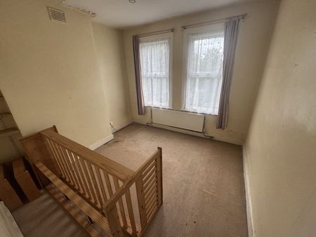 3 Bed Flat, Inchmery Road, SE6 - Photo 4