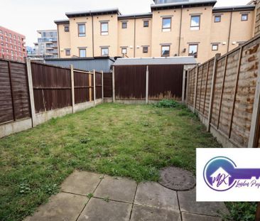1 bedroom in a flat share to rent - Photo 2
