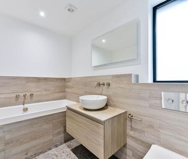 4 bedroom semi-detached house to rent - Photo 6