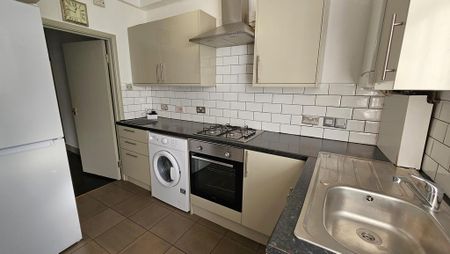 3 bedroom ground floor maisonette to rent - Photo 5