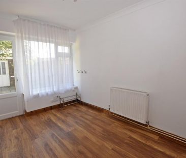3 bedroom end of terrace house to rent - Photo 6
