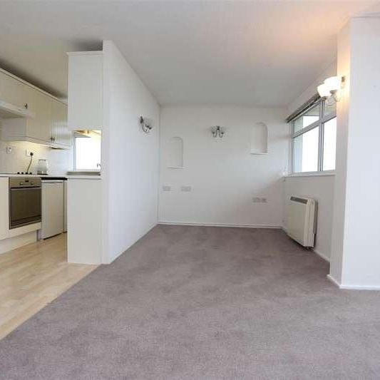 Kingsway, Hove, BN3 - Photo 1