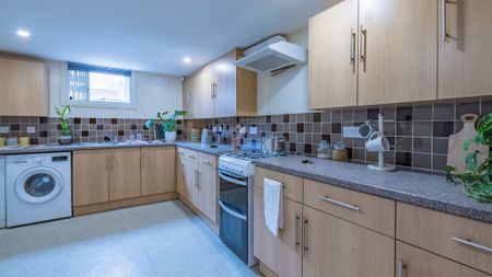 Burchett Place, Leeds - Photo 5