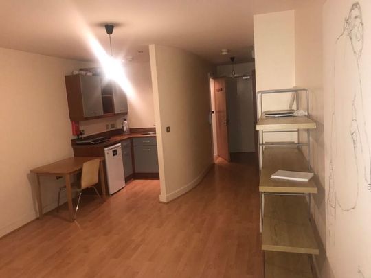 Studio to rent - Photo 1