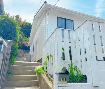 2-3 bedroom house. Close to shops and bus. - Photo 4