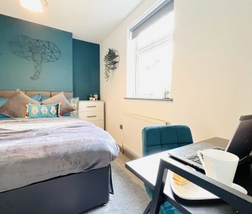 BEDROOM 5 – MEDIUM DOUBLE ENSUITE - Photo 1