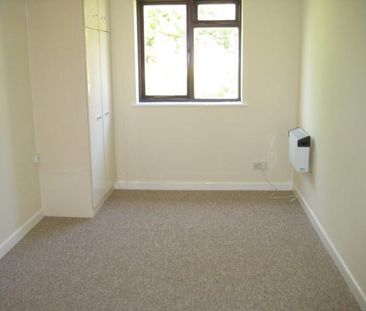 1 bedroom ground floor flat to rent - Photo 2