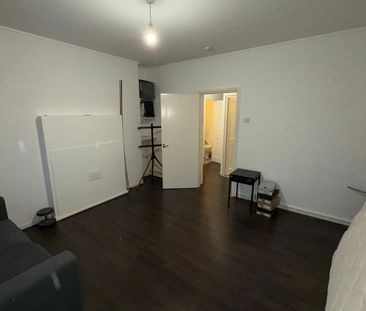 Studio Flat, Aylesford House, SE1 - Photo 4