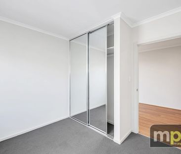 Modern Three Bedroom Home! - Photo 3