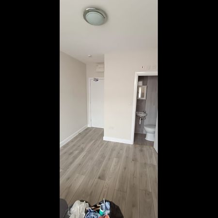 1 Bed Flat, Oakshade Road, BR1 - Photo 4