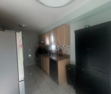 For Lease - 2 Bearwood Street, Brampton, Ontario - Photo 2