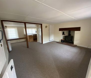 2 bedroom end of terrace house to rent - Photo 1