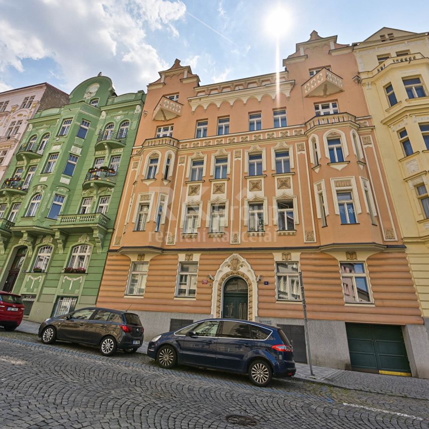 Pronájem bytu 3+kk 88 m², Vozová 1558, Praha Vinohrady - Photo 1