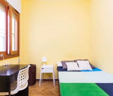 Room in a shared 5-bedroom apartment for rent in Arapiles, professionals and students only - Photo 4